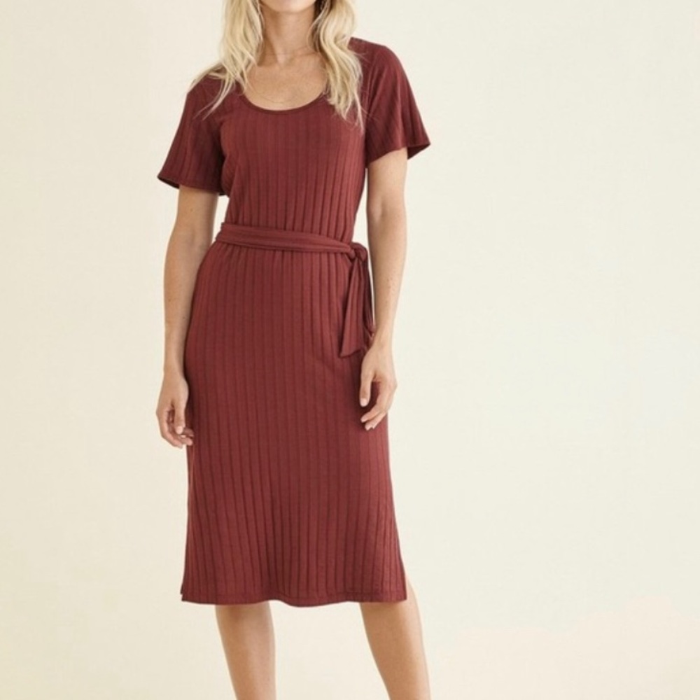 NWOT Amour Vert Burgundy ribbed dress